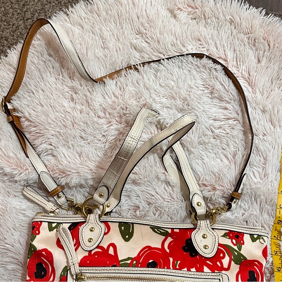 Coach Poppy Hallie tote style #23263. Includes dust bag - Picture 9 of 11